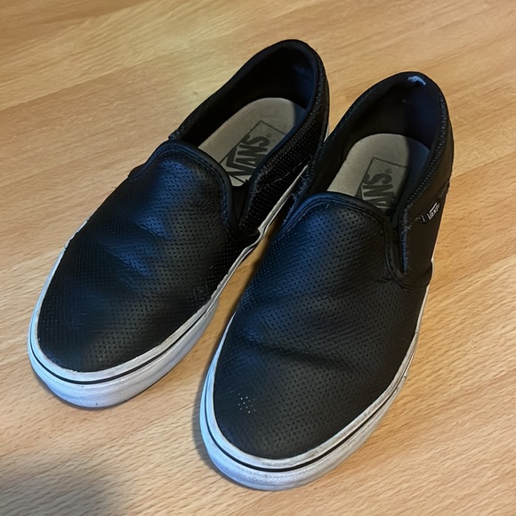 Size 6 Black Vans! - Picture 4 of 5